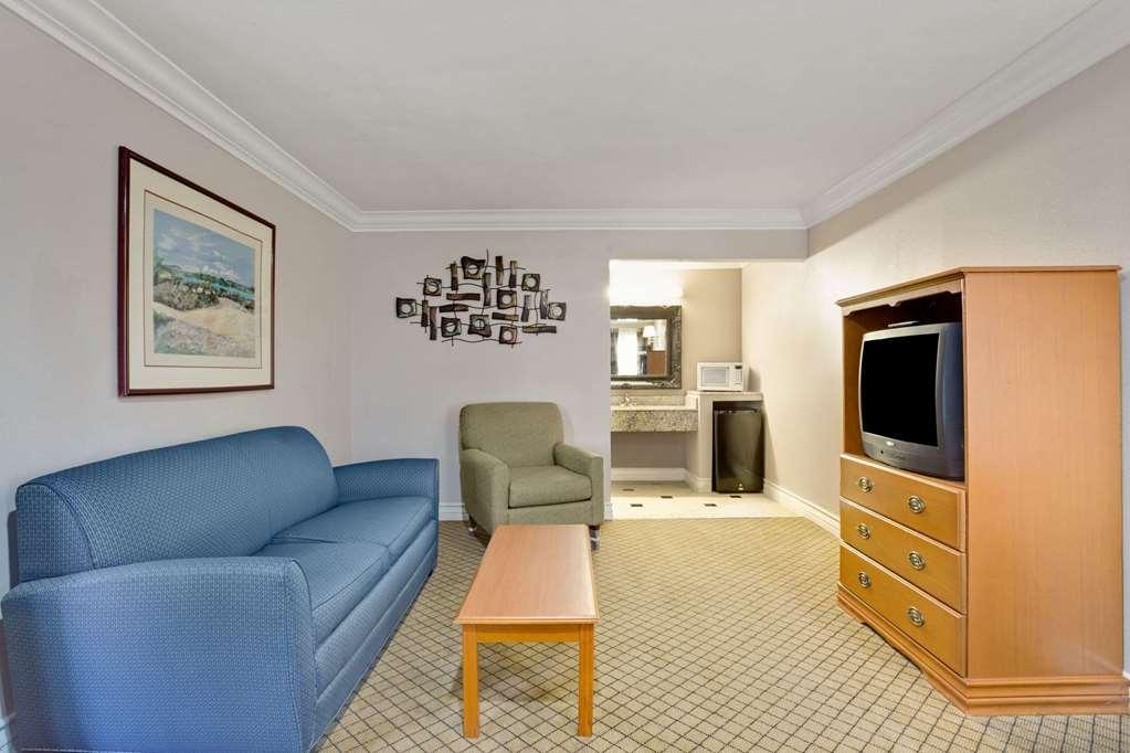 Baymont By Wyndham College Park Atlanta Airport South Exterior foto