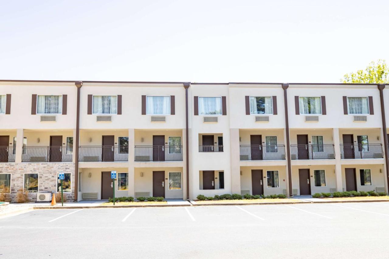 Baymont By Wyndham College Park Atlanta Airport South Exterior foto