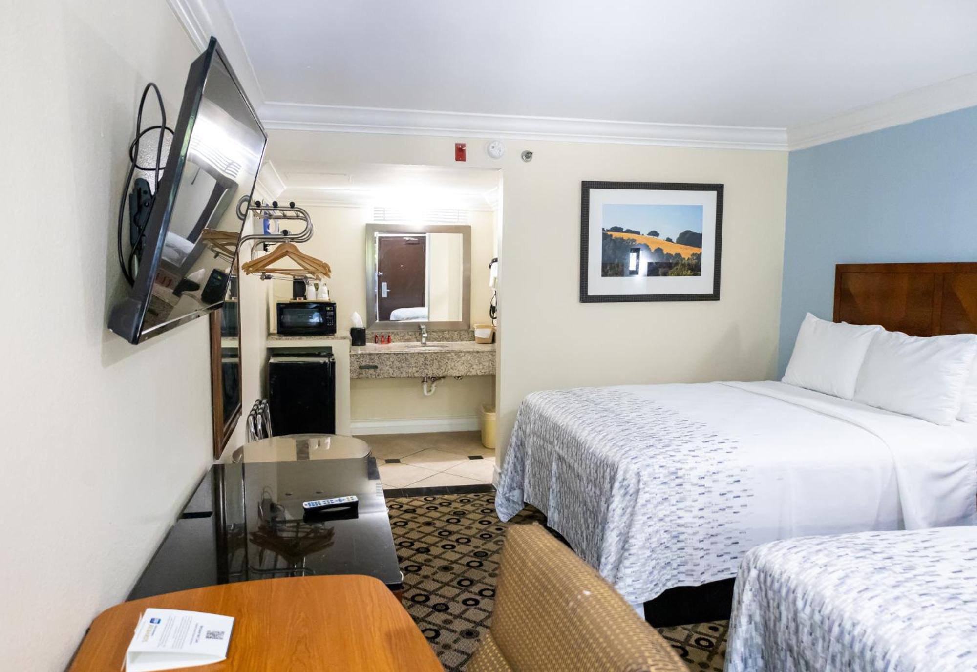 Baymont By Wyndham College Park Atlanta Airport South Exterior foto